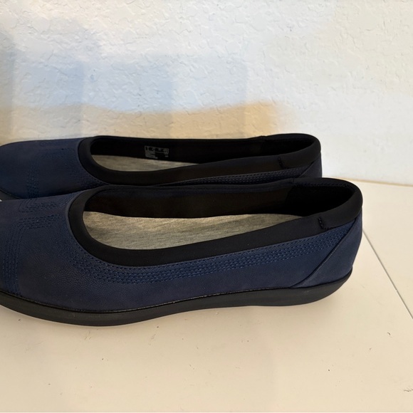 Women's navy Clarks CLOUD STEPPERS Ayla low ballet slip on flats / shoes , 9.5 - Picture 3 of 4